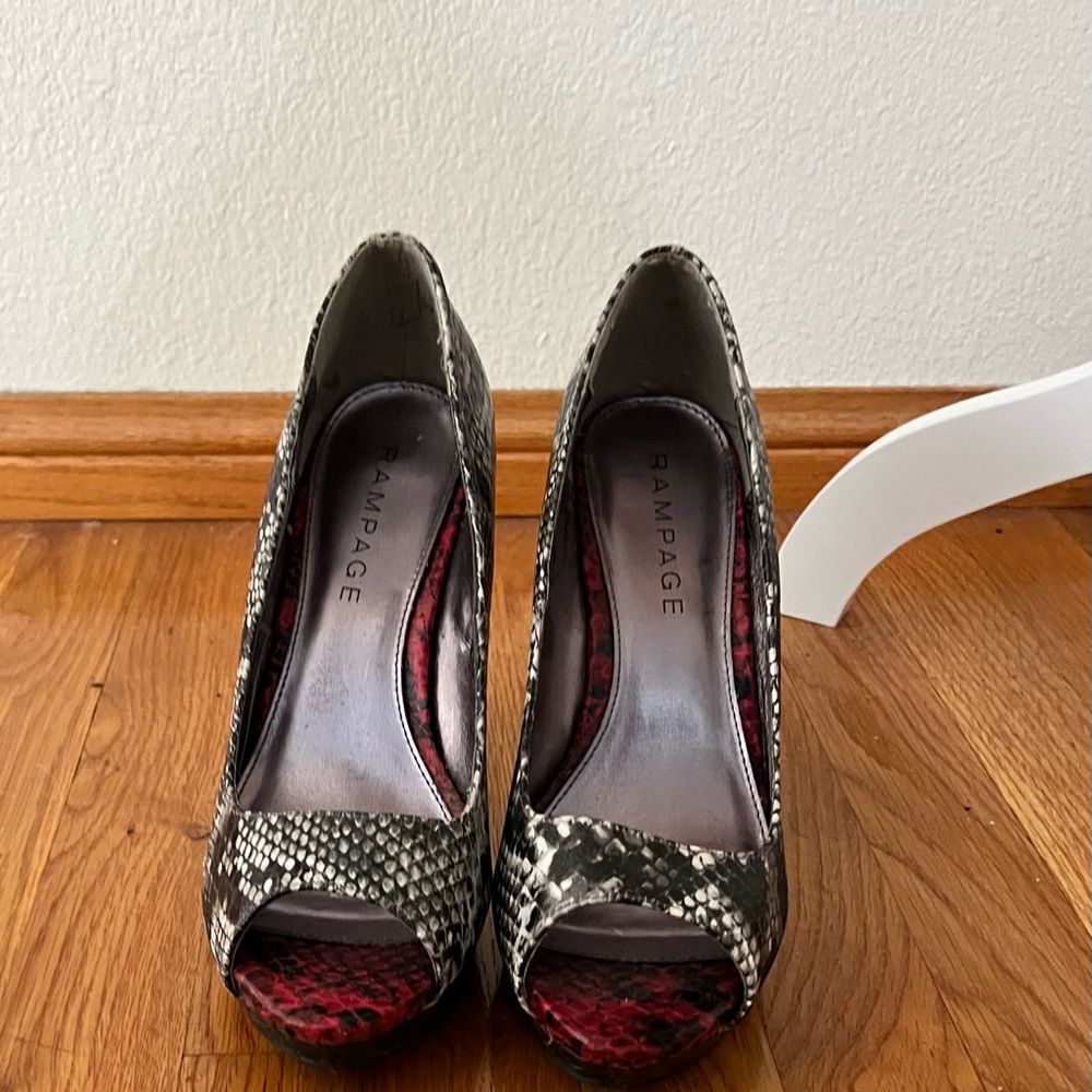 High heels - Picture 2 of 2